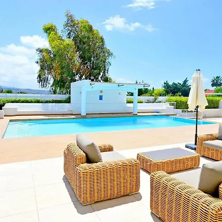 Cecilia Coral Villa