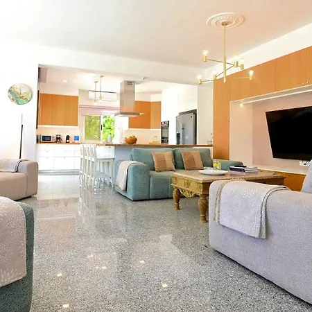 Cecilia Coral * Coral Bay