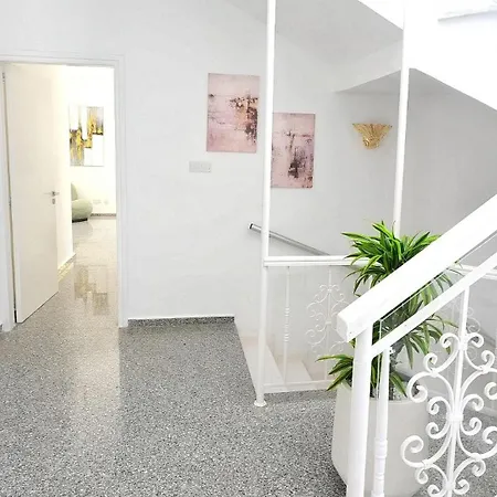 Villa Cecilia Coral